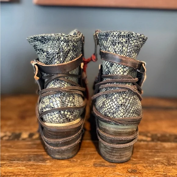 Freebird Crue Leather Ankle Boots with Straps, Sz 8 - Picture 6 of 7